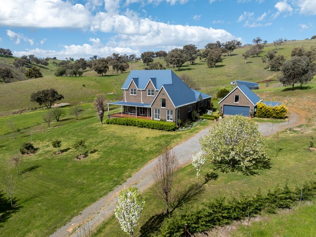 'Pemberley' 57 Bunyarra Lane Orange NSW 2800 'Pemberley' 57 Bunyarra Lane Orange NSW 2800