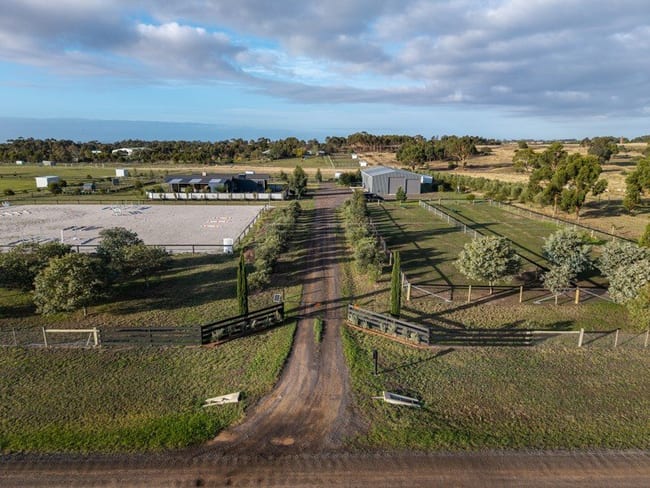 21 Burrows Road Lethbridge VIC 3332 21 Burrows Road Lethbridge VIC 3332