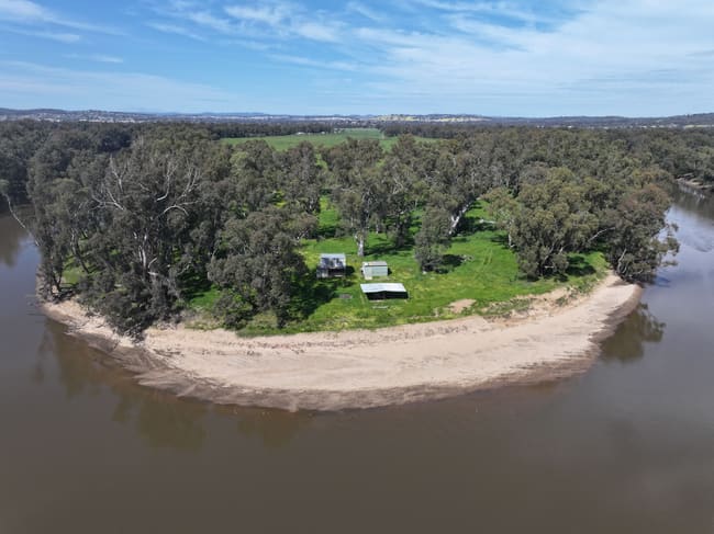 'AYTON VALE' 23 Scott Street Wagga Wagga NSW 2650 'AYTON VALE' 23 Scott Street Wagga Wagga NSW 2650