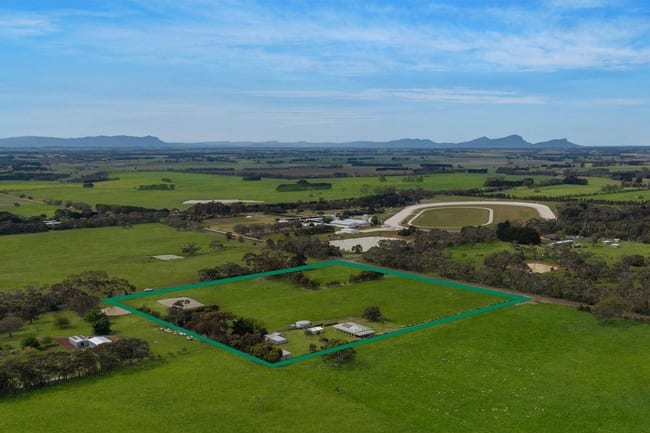 22 Thompsons Road Hamilton VIC 3300 22 Thompsons Road Hamilton VIC 3300