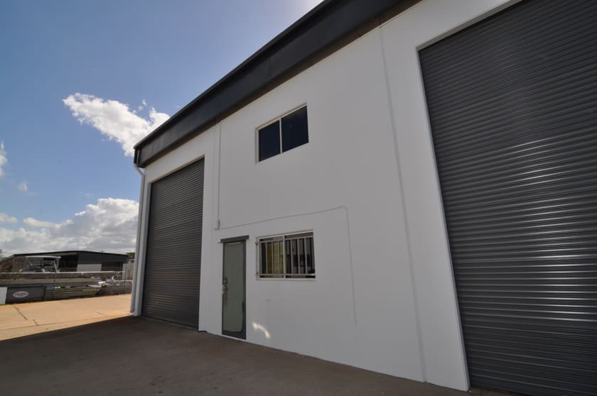 Click to view all images Unit 1, 58 Keane Street Currajong QLD 4812 - Image 1