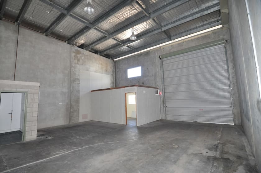 Click to view all images Unit 1, 58 Keane Street Currajong QLD 4812 - Image 2