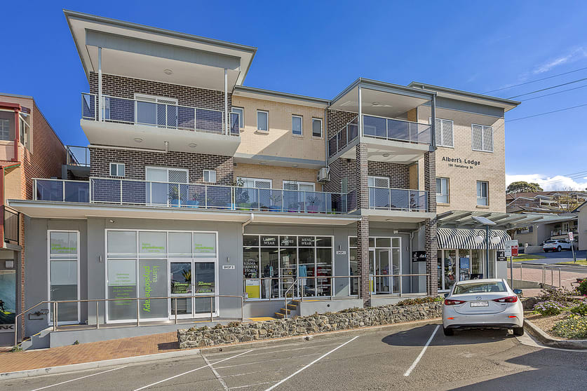 Click to view all images 2/138 Terralong St Kiama NSW 2533 - Image 1