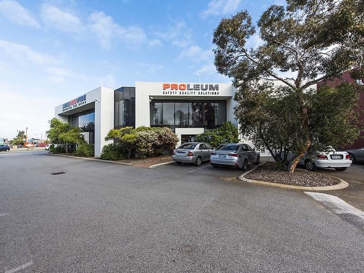 Click to view all images 88 Welshpool Road Welshpool WA 6106 - Image 2
