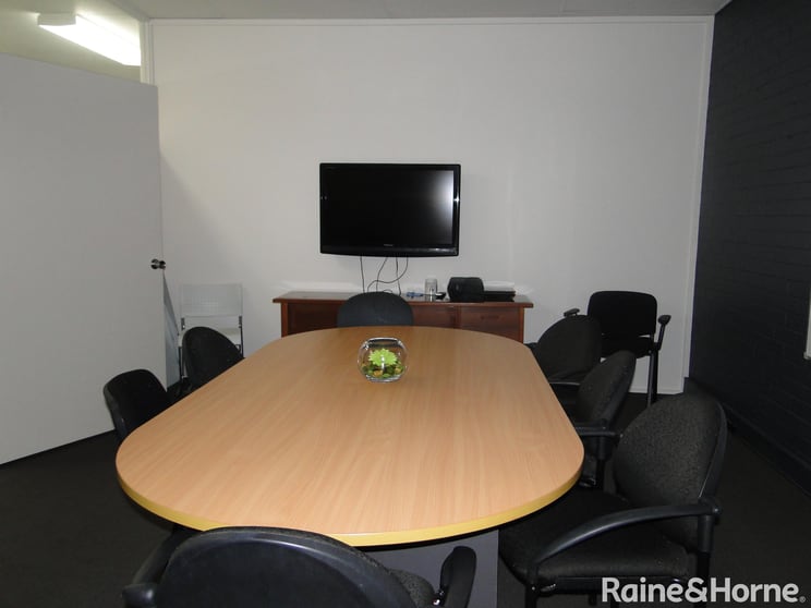 Click to view all images 60 GOONDOON STREET Gladstone Central QLD 4680 - Image 3