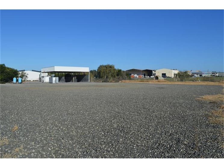 Click to view all images 80 Racecourse Road Rutherford NSW 2320 - Image 2