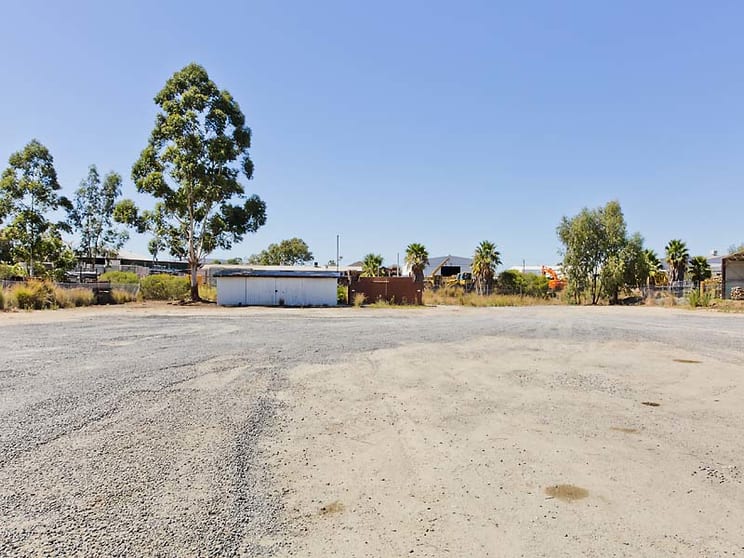 Click to view all images 6 Caruso Court Maddington WA 6109 - Image 2