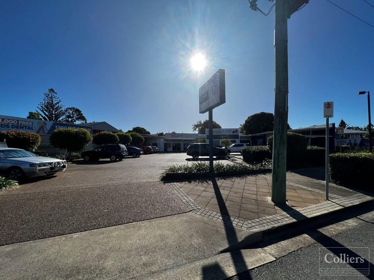 Click to view all images 3/85 Bundock Street Belgian Gardens QLD 4810 - Image 2