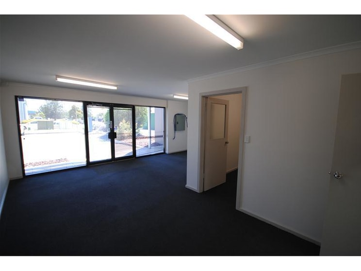 Click to view all images Unit 4/2-4 Endeavour Drive Port Adelaide SA 5015 - Image 3
