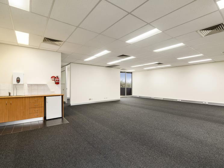 Click to view all images 2A/758 Blackburn Road Notting Hill VIC 3168 - Image 3