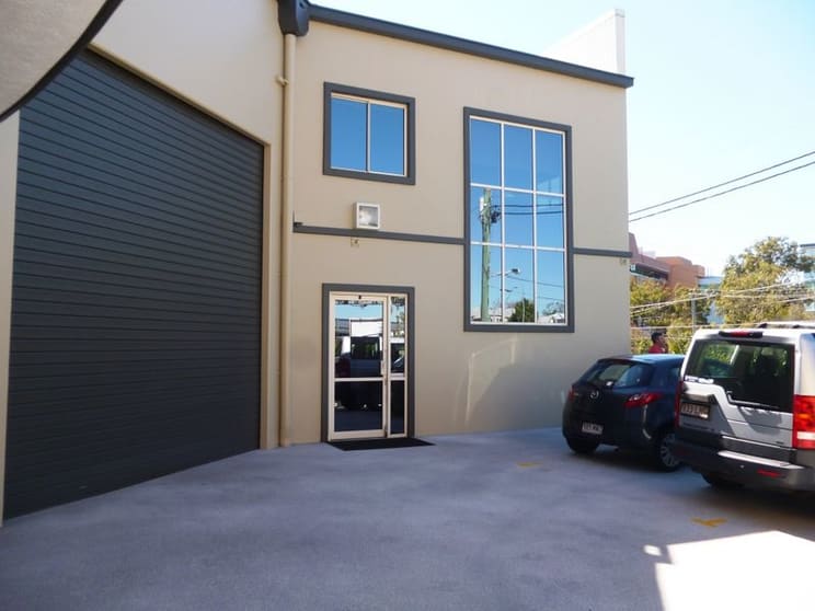 Click to view all images 2/8 Railway Terrace Dutton Park QLD 4102 - Image 1