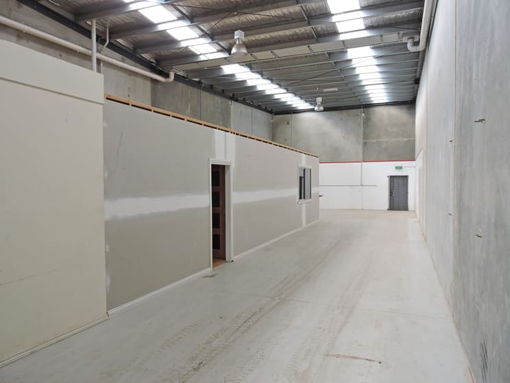 Click to view all images 2/11a Elm Park Drive Hoppers Crossing VIC 3029 - Image 3