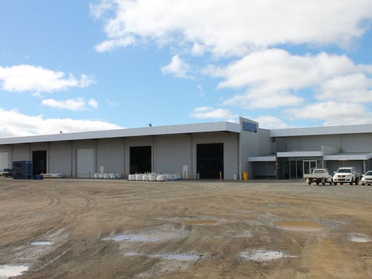 Click to view all images 7 Hillman Street Torrington QLD 4350 - Image 2