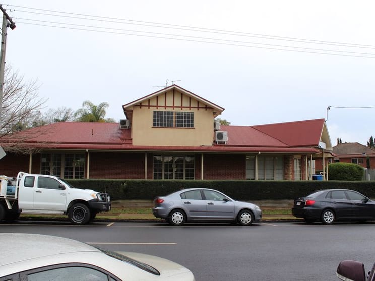 2/17 Kitchener Street East Toowoomba QLD 4350 - Image 3