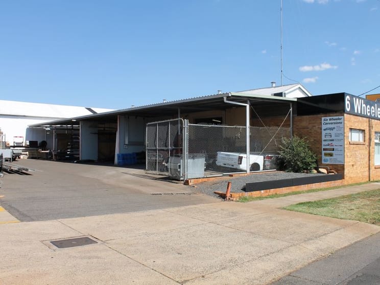 Click to view all images 2 Neil Street Toowoomba City QLD 4350 - Image 2
