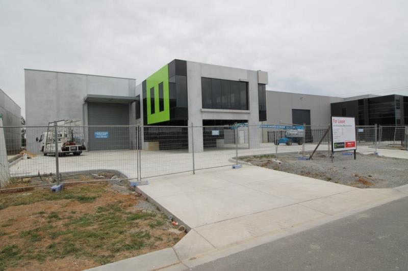 Click to view all images 56 Peet Street Pakenham VIC 3810 - Image 1
