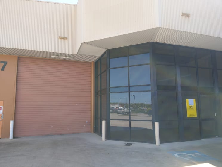 Click to view all images 1/75-77 Lear Jet Drive Caboolture QLD 4510 - Image 2