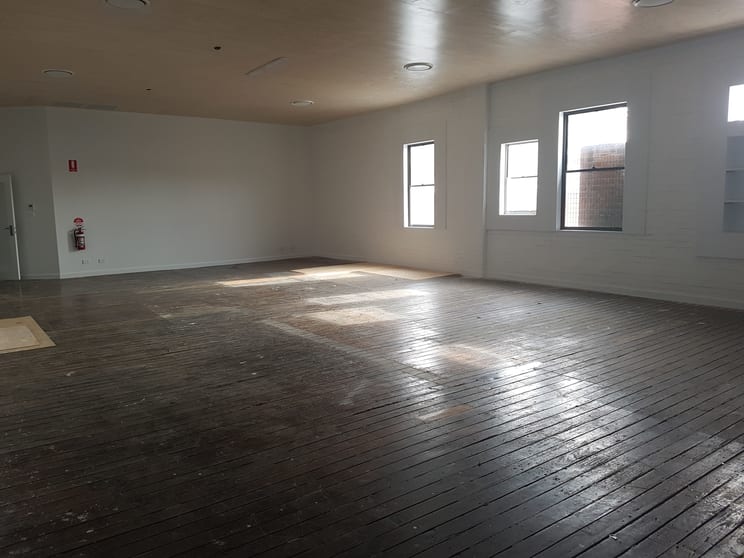 Click to view all images Upstairs 2/312 Peel Street Tamworth NSW 2340 - Image 3