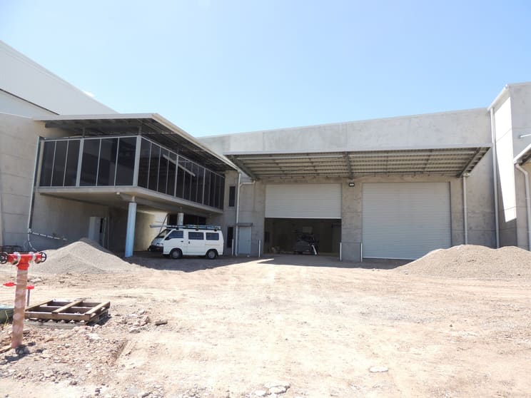 Click to view all images 3/115 Corymbia Place Parkinson QLD 4115 - Image 1