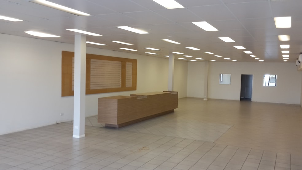 Click to view all images 2A/110 Scott Street Cairns QLD 4870 - Image 2