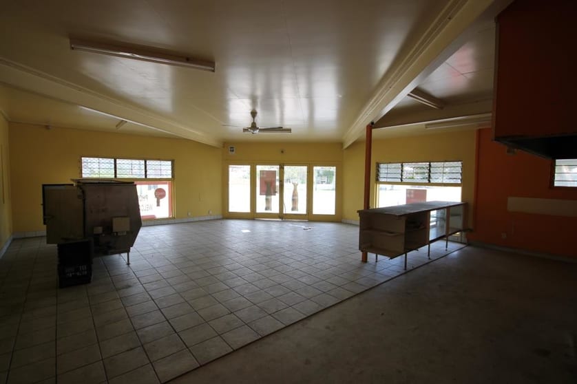 Click to view all images Shop 4-114 ARCHER STREET The Range QLD 4700 - Image 2