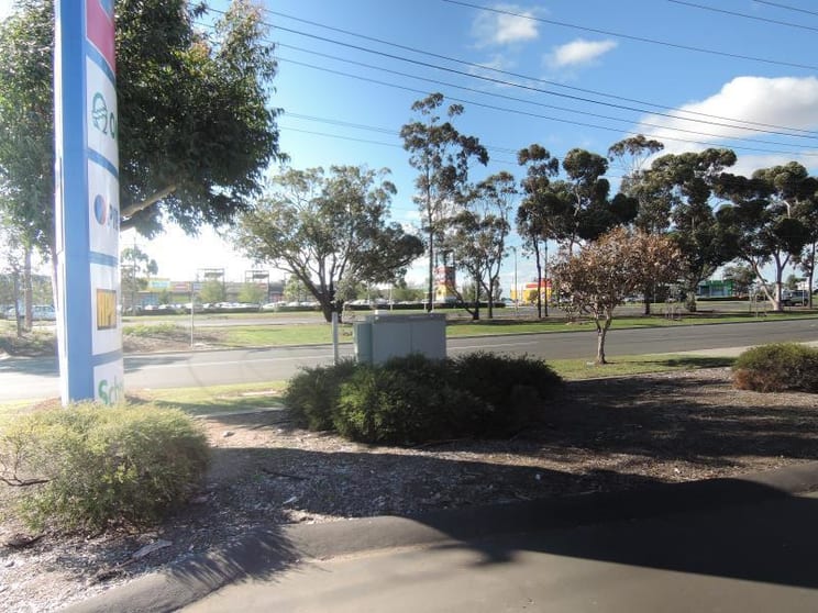 Click to view all images 1/93 High Street Melton VIC 3337 - Image 2