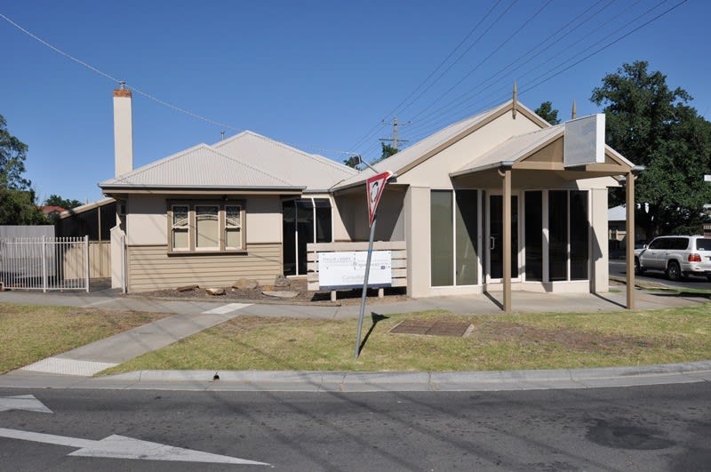 Click to view all images 2 Somerville Street Bendigo VIC 3550 - Image 1