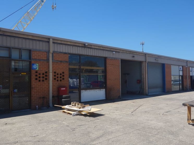 2/2-4 Lace St Doveton VIC 3177 - Image 1
