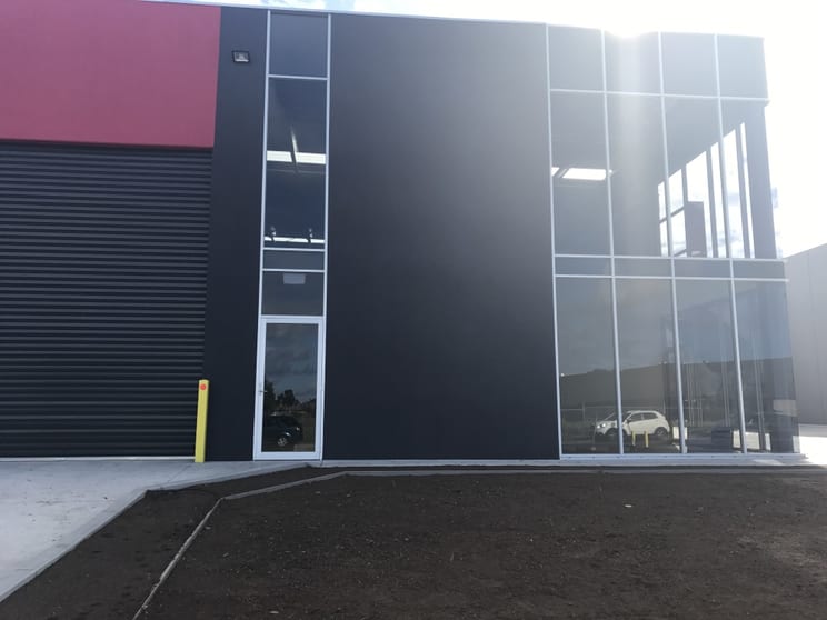 Click to view all images 12 Akuna Drive Williamstown VIC 3016 - Image 2