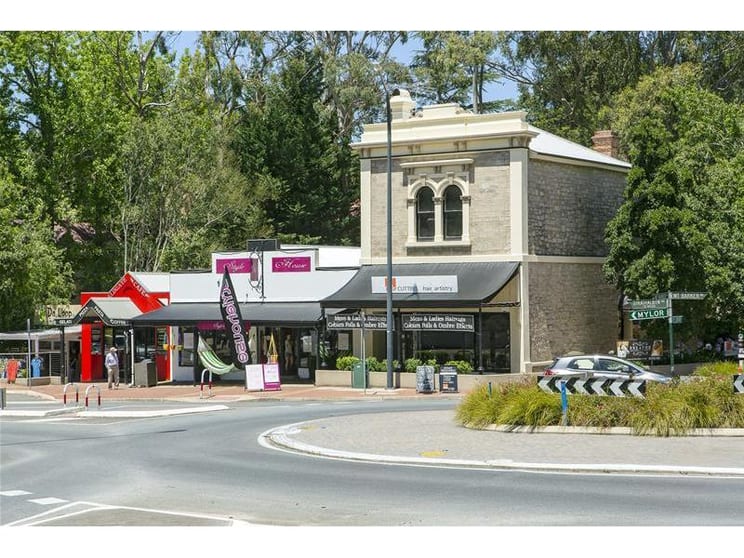 Click to view all images 4 Strathalbyn Road Aldgate SA 5154 - Image 2
