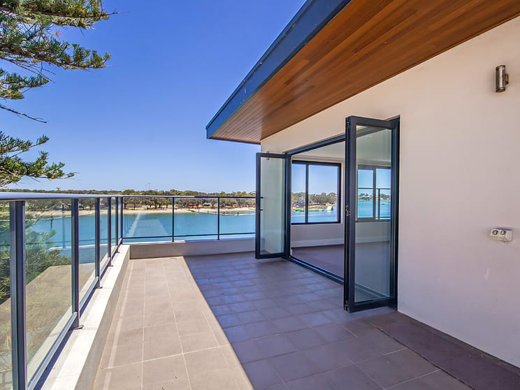 Click to view all images 7 Mandurah Terrace Mandurah WA 6210 - Image 3