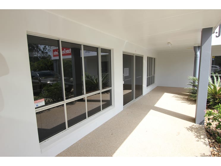 Click to view all images 2/12 Fairfax Court Yeppoon QLD 4703 - Image 3