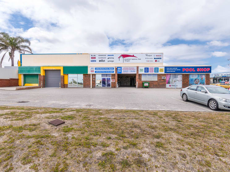 Click to view all images 2 & 3, 45 PRINDIVILLE DRIVE Wangara WA 6065 - Image 3