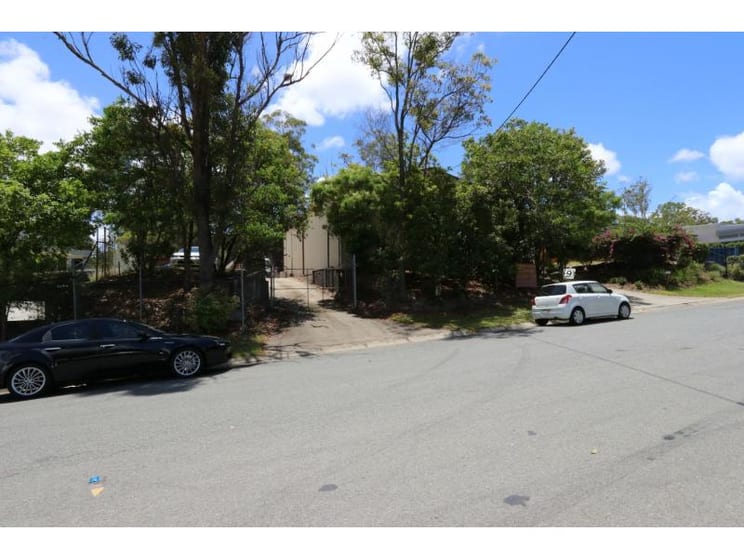 Click to view all images 12 Alex Fisher Drive Burleigh Heads QLD 4220 - Image 2