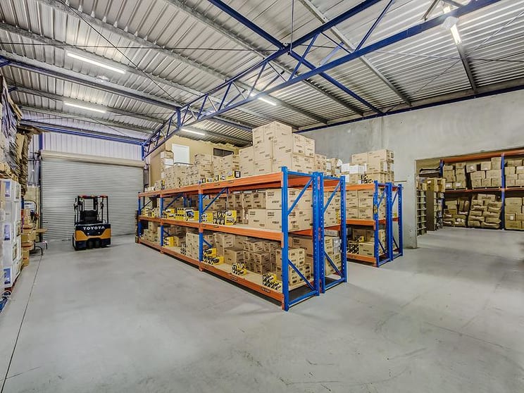 Click to view all images 1 & 4/11 Day Road Rockingham WA 6168 - Image 2