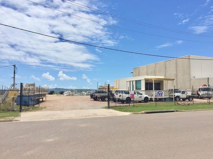 Click to view all images 111-113 Crocodile Crescent Mount St John QLD 4818 - Image 2