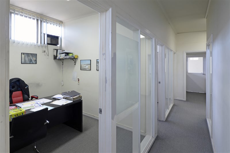 Click to view all images 19 Carinish Road Oakleigh VIC 3166 - Image 3