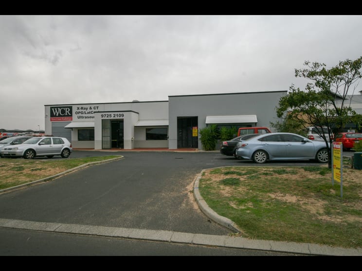 Click to view all images Unit B/2 Albatross Crescent Eaton WA 6232 - Image 2