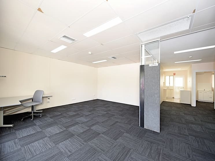 Click to view all images 1/5 Warbler Court High Wycombe WA 6057 - Image 3