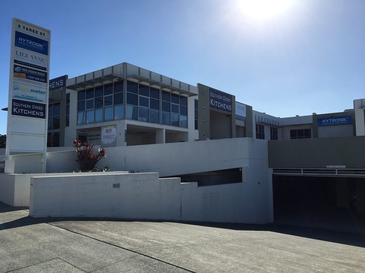 Click to view all images 2/5 Taree St Burleigh Heads QLD 4220 - Image 1