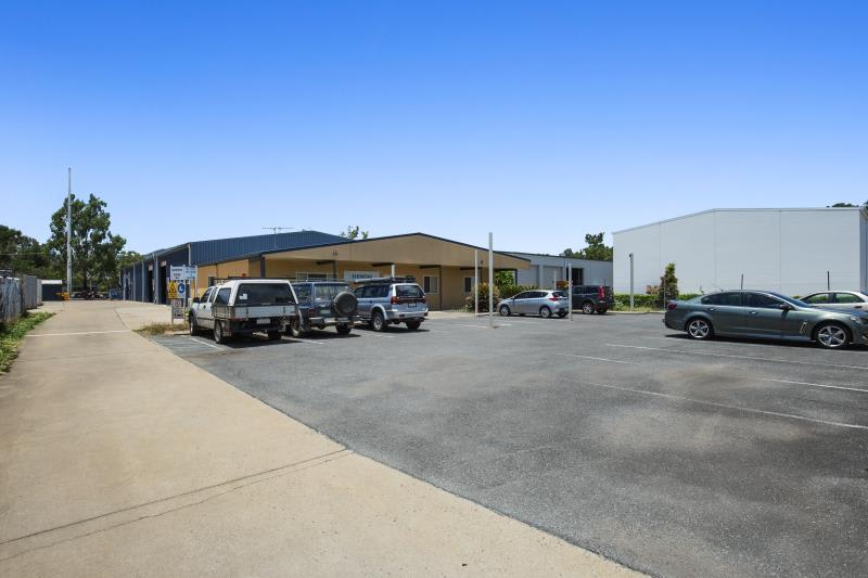 Click to view all images 4 Featherstone St Parkhurst QLD 4702 - Image 1