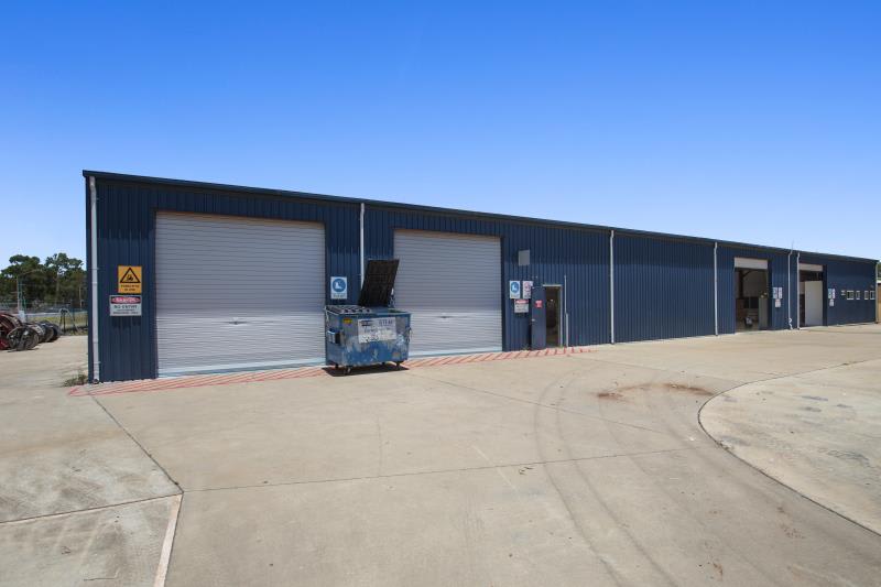 Click to view all images 4 Featherstone St Parkhurst QLD 4702 - Image 2