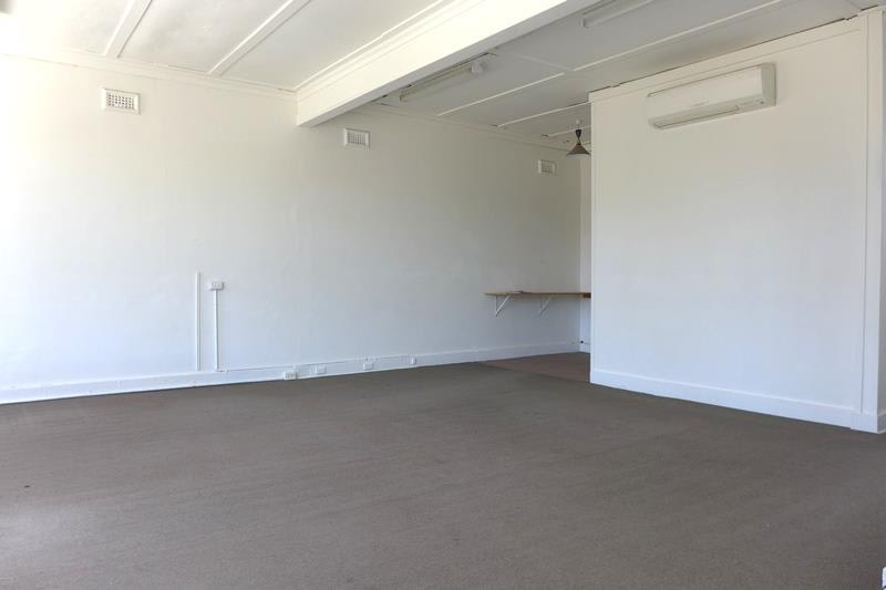 Click to view all images 108 South Parade Blackburn VIC 3130 - Image 3