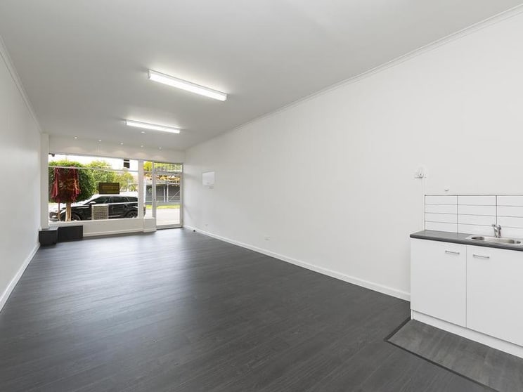 Click to view all images 95 Orrong Crescent Caulfield North VIC 3161 - Image 2