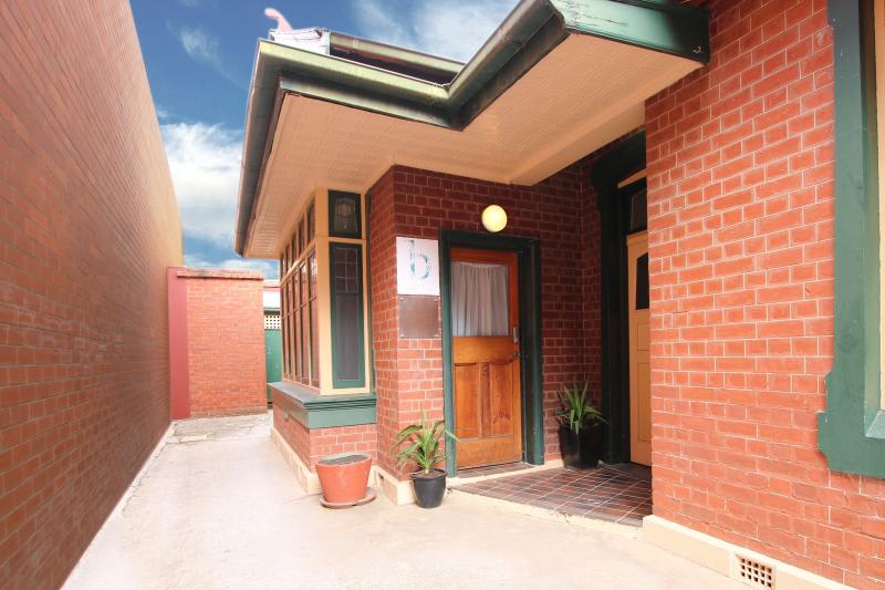 Click to view all images 4/617 Dean Street Albury NSW 2640 - Image 1