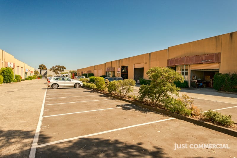 Click to view all images 13/136 Cochranes Road Moorabbin VIC 3189 - Image 3