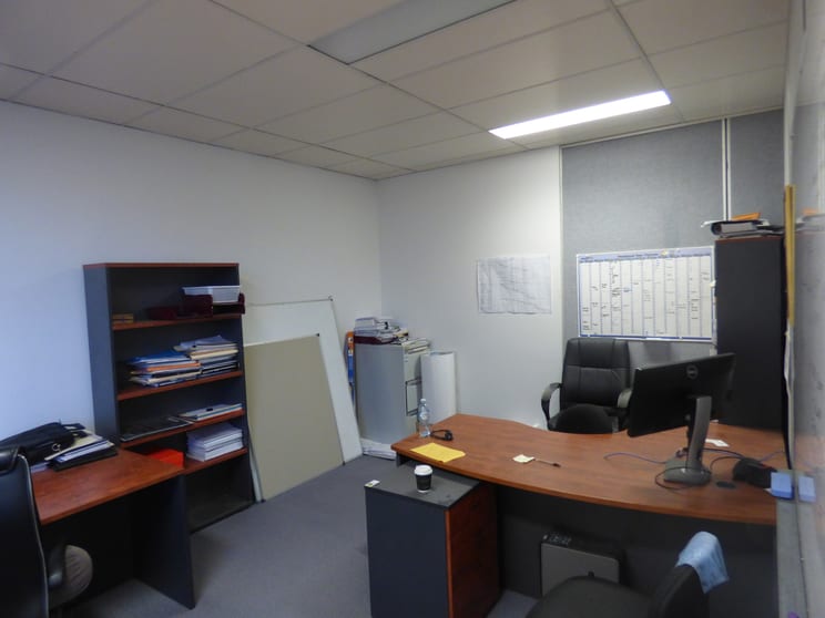 Click to view all images 1/19B Hampshire Road Glen Waverley VIC 3150 - Image 3