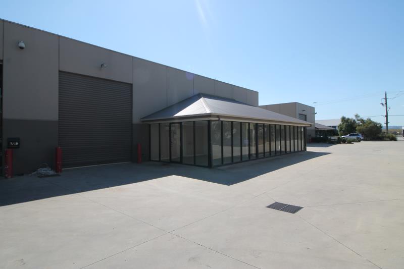 Click to view all images 16 Drovers Place Pakenham VIC 3810 - Image 1