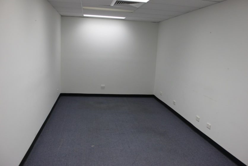Click to view all images Ashmore QLD 4214 - Image 2