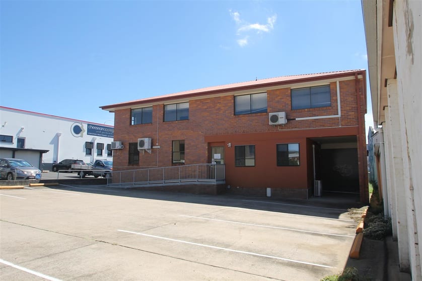 Click to view all images 88 Russell Street Toowoomba City QLD 4350 - Image 2